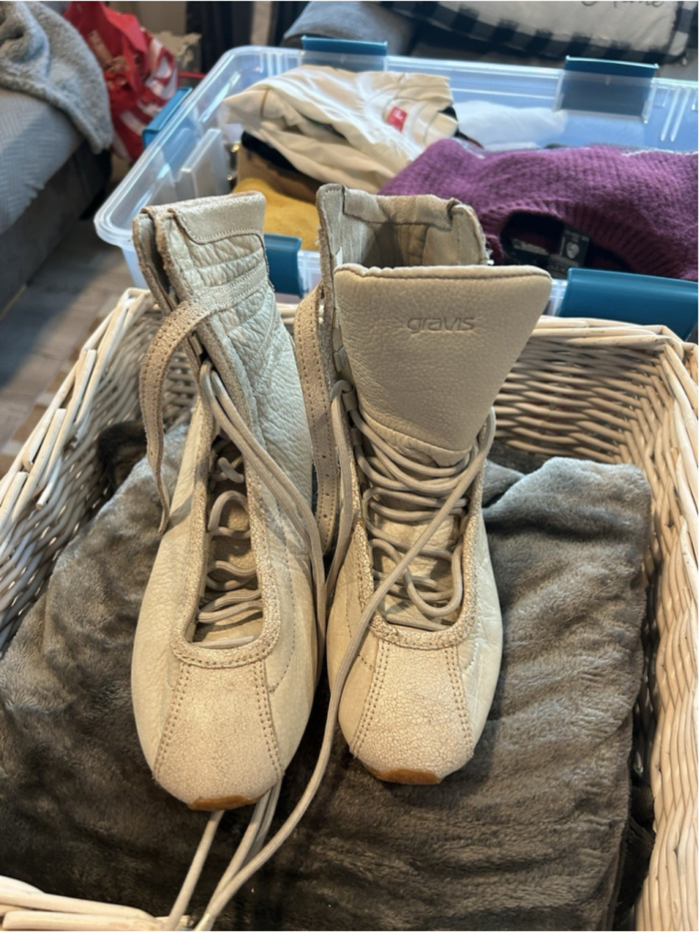Gravis Vintage Made By Burton Snowboards Off White Woman's 8.5 High Top